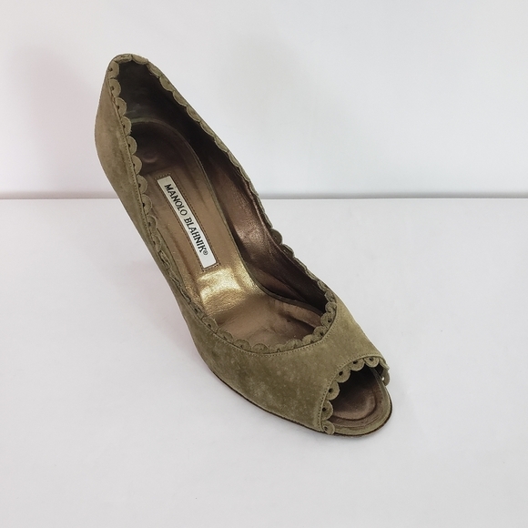 SINGLE right shoe- Manolo Blahnik olive green suede peep toe pump - Picture 2 of 6